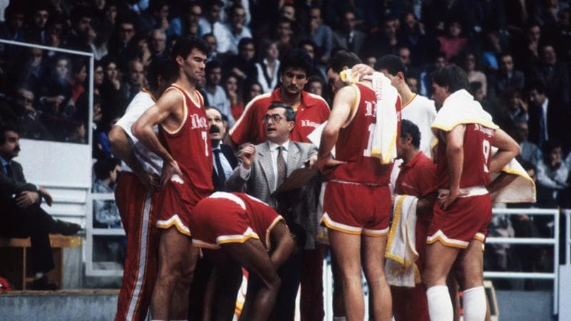 Valerio Bianchini in un time out del 1989 alla Virtus Roma, squadra allenata in tre periodi diversi
