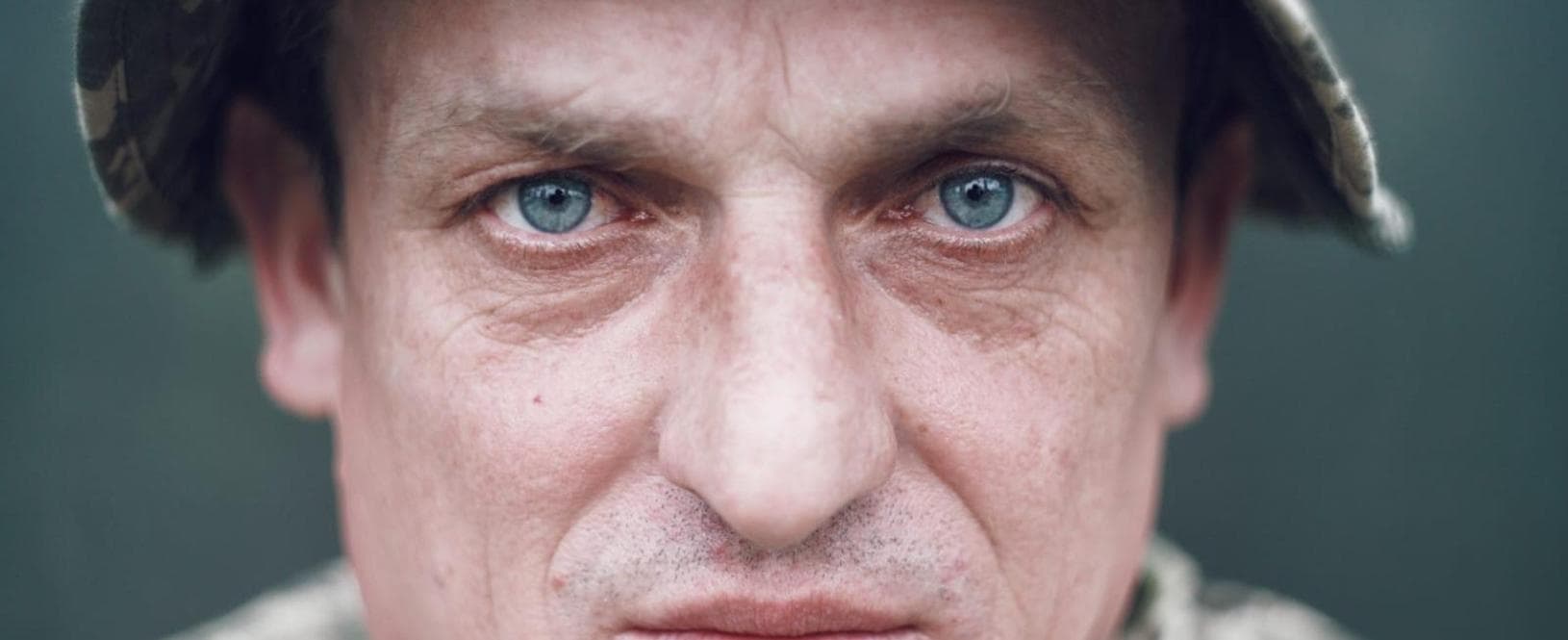 Con i soldati di Kiev che abbattono i droni: “Difendiamo la città”