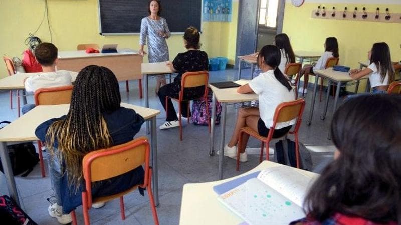 Scuola, il rinnovo di contratto non basta: i professori italiani tra i meno pagati d’Europa