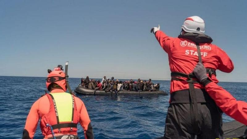 Migrazioni, Mediterraneo centrale: la nave Life Support di Emergency soccorre 184 persone partite dalle coste della Tunisia e della Libia