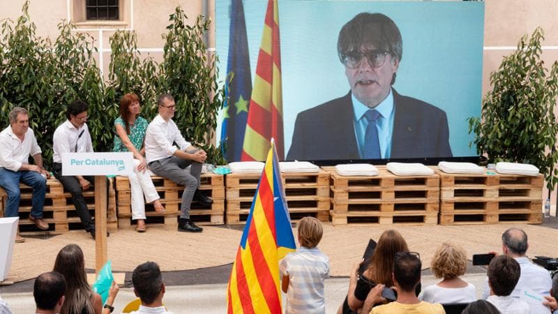 Elezioni in Spagna, il fattore Puigdemont: da spina nel fianco ad ago della bilancia