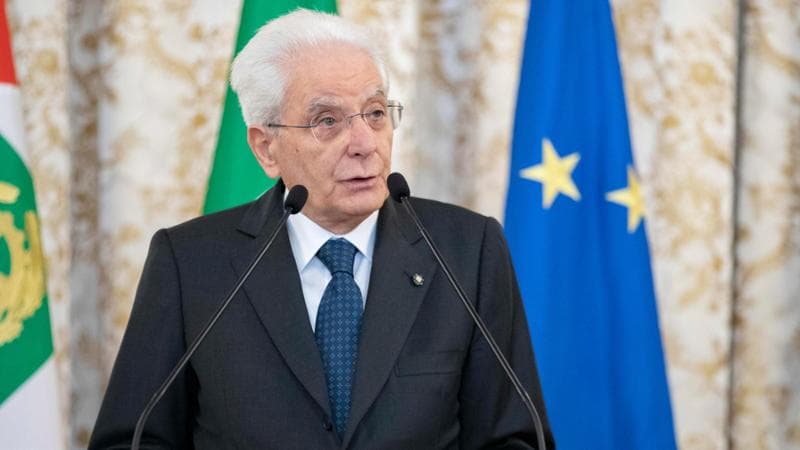 Mattarella chiama Atene mentre Italia e Grecia bruciano: un messaggio contro chi nega l’emergenza climatica