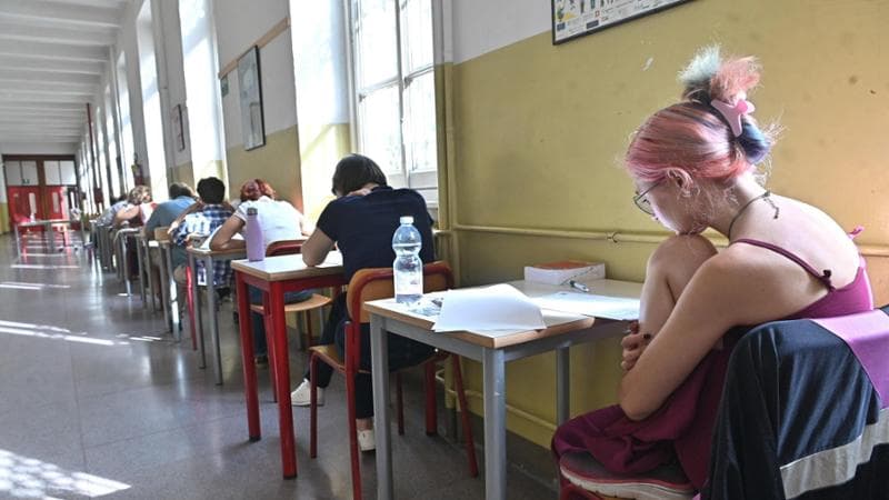 Maturità più dura: calano i 100, aumentano i 60. Ma al Sud è boom di lodi