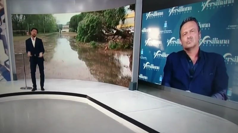 Andrea Giambruno in studio su Rete4

