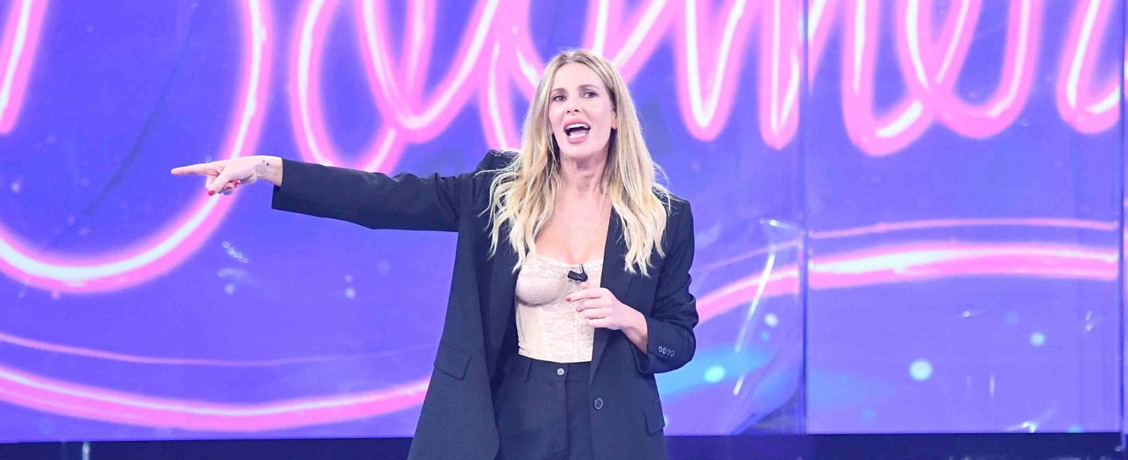 Alessia Marcuzzi: “Cerco la felicità ma ho imparato a non dipendere dagli uomini. E ora mi diverte piacere”