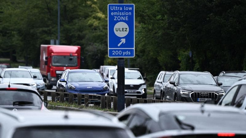 Londra scommette su un’aria più pulita: approvata la legge che tassa i veicoli inquinanti