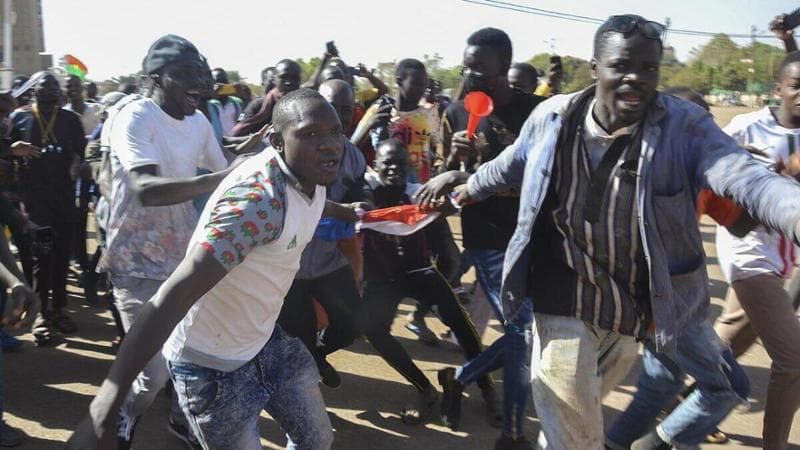 Burkina Faso, la crisi politica e sociale è segnata da abusi e violenze estreme anche contro i bambini: milioni di civili costretti a scappare all’estero