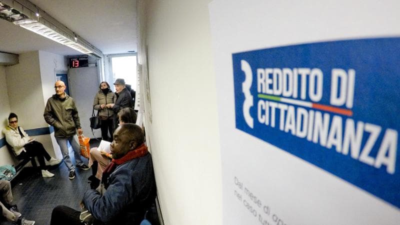 Reddito di cittadinanza, i timori dei sindaci di destra: “In arrivo turbolenze sociali”. La richiesta al governo di agire subito