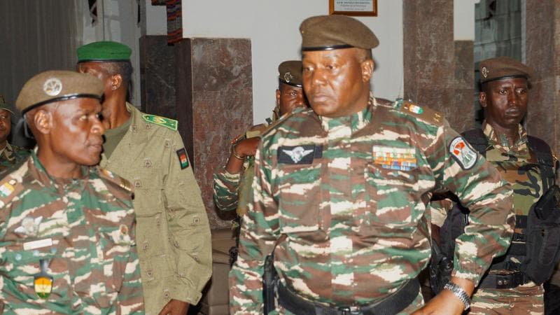 A destra&nbsp;Abdourahmane Tiani
