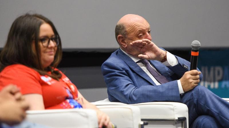 Il ministro&nbsp;Pichetto si commuove&nbsp;per l'ansia di una giovane sull'ambiente al Giffoni
