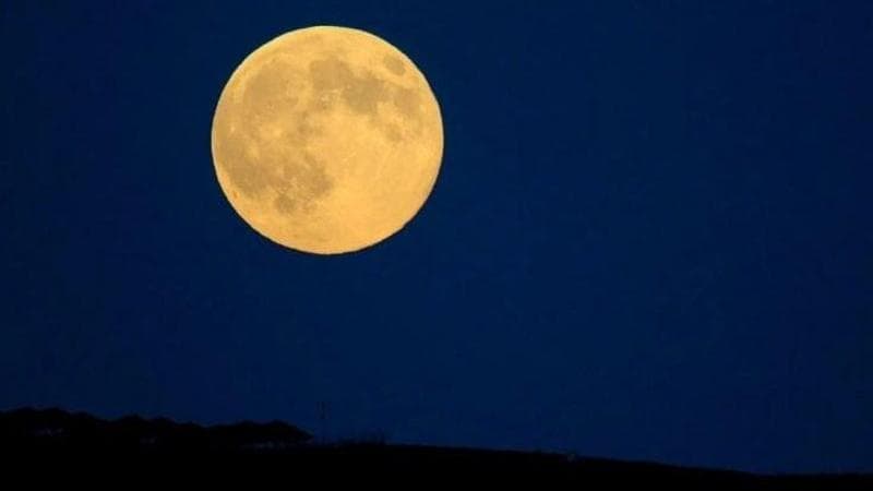 Stanotte naso all’insù, brillerà la Superluna dello Storione: più grande e visibile in tutta Italia