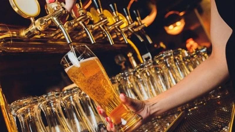 Il 4 agosto è la giornata mondiale della birra: in Italia il consumo di quella artigianale è da record