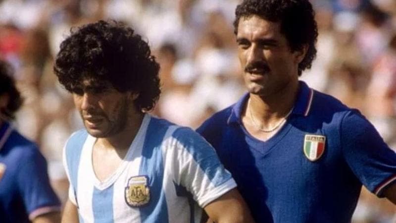 Claudio Gentile marca Diego Armando Maradona
