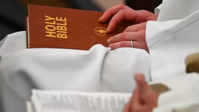 Scappa con 30 milioni raccolti dai fedeli per diffondere la Bibbia: il missionario Shenk ricercato dall’Fbi
