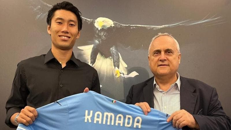 Daichi Kamada con il presidente della Lazio Claudio Lotito (foto sslazio)
