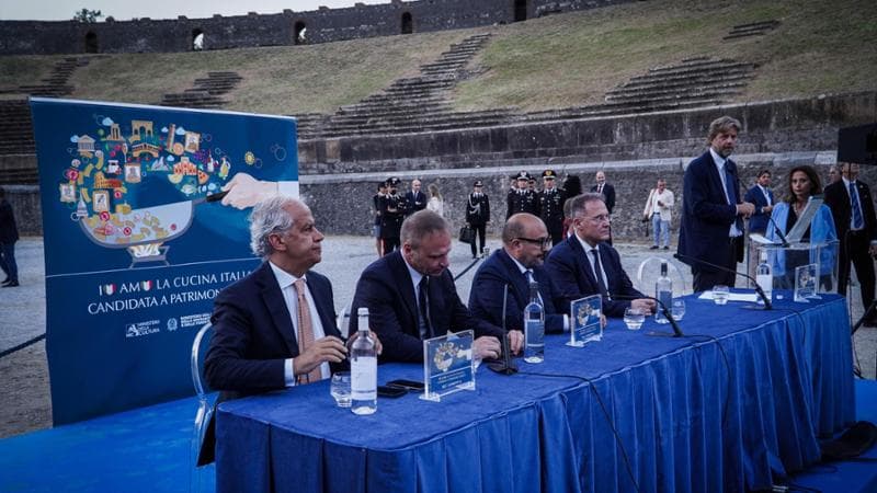 La presentazione del logo della candidatura Unesco a Pompei
