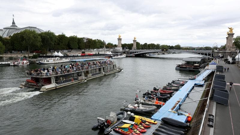 La Senna è inquinata, salta la gara di nuoto in vista di Parigi 2024