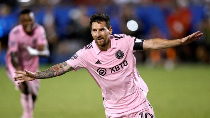 Lionel Messi esulta dopo il gol del 4 a 4
