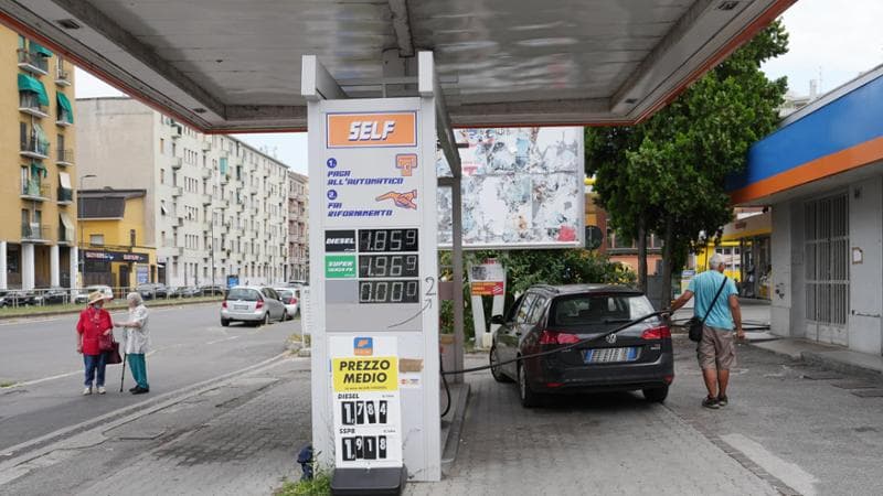 Benzina, per i gestori i nuovi cartelli sono un flop: “Prezzi in aumento”