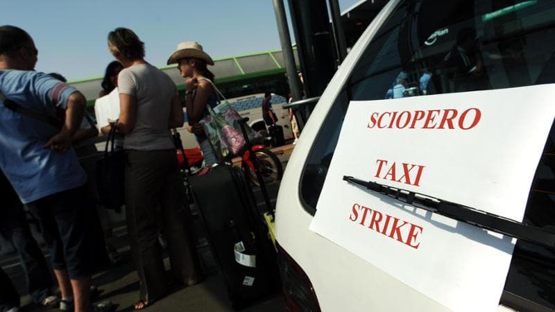 Dietrofront del governo sui taxi: “Abbiamo accolto le loro richieste”