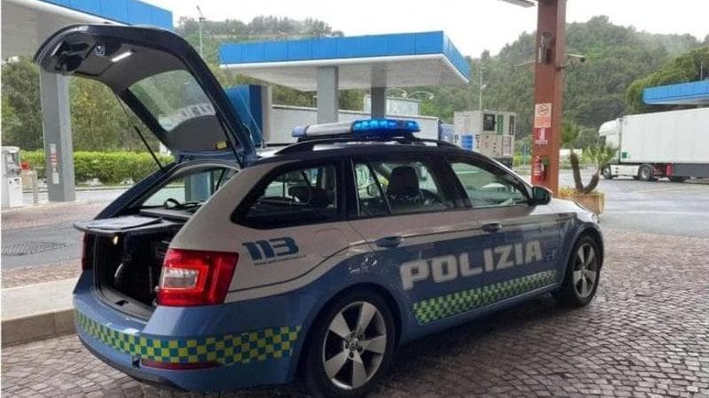 Va in vacanza in Puglia, ma deve scontare la pena: tampona sull’autostrada e viene arrestato