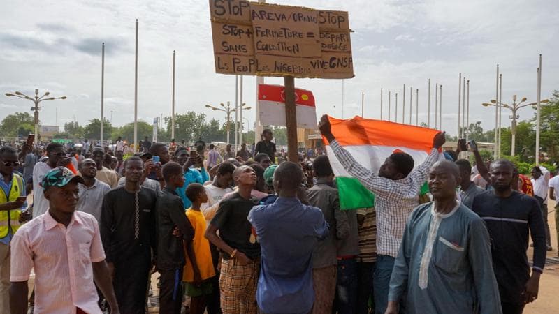 Niger, i golpisti rifiutano la missione dell’Ecowas: domani il vertice ad Abuja