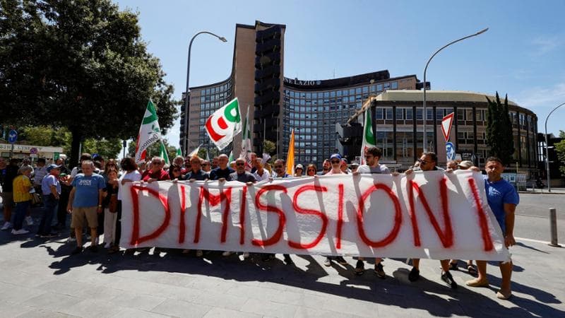 Roma, un presidio davanti alla Regione Lazio per chiedere le dimissioni di Marcello De Angelis

