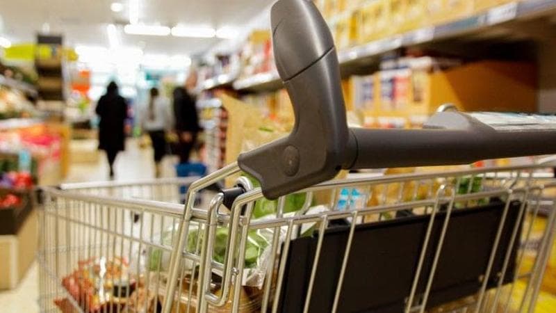 Inflazione giù al 5,9%: la discesa dei prezzi allontana la stretta Bce