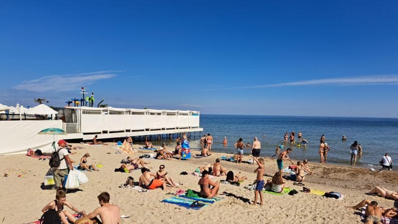 Bagnanti in spiaggia a Odessa
