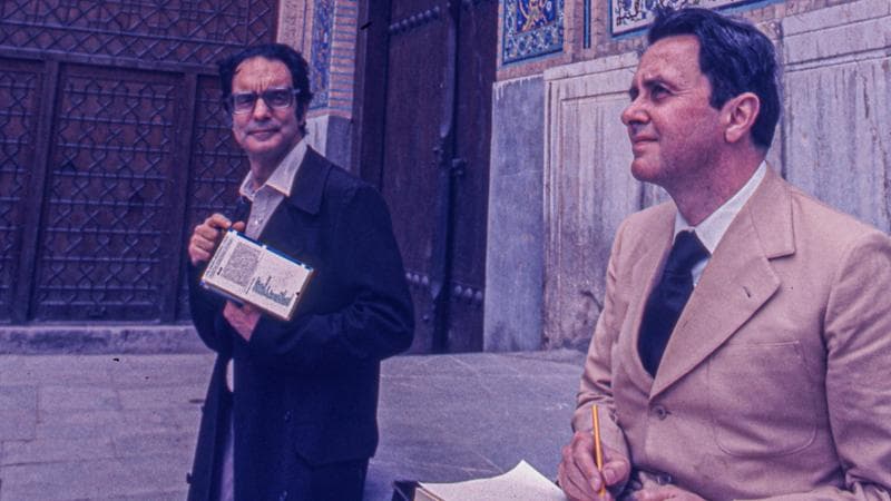 Italo Calvino e Pietro Citati a Isfah&atilde;n, citt&agrave; nell&rsquo;Iran centrale famosa per i mosaici e le ceramiche delle moschee (Alberto Negrin)

