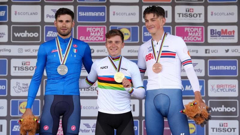 Filippo Ganna sul podio con Evenepoel e Tarling
