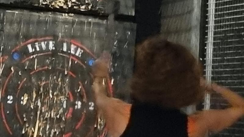 Il lancio dell'ascia al Live Axe di Manhattan
