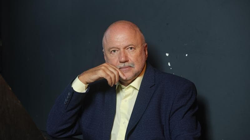 Ucraina, lo scrittore Kurkov: “La mia gente non può accettare cedimenti. Se Zelensky lo fa è finito”