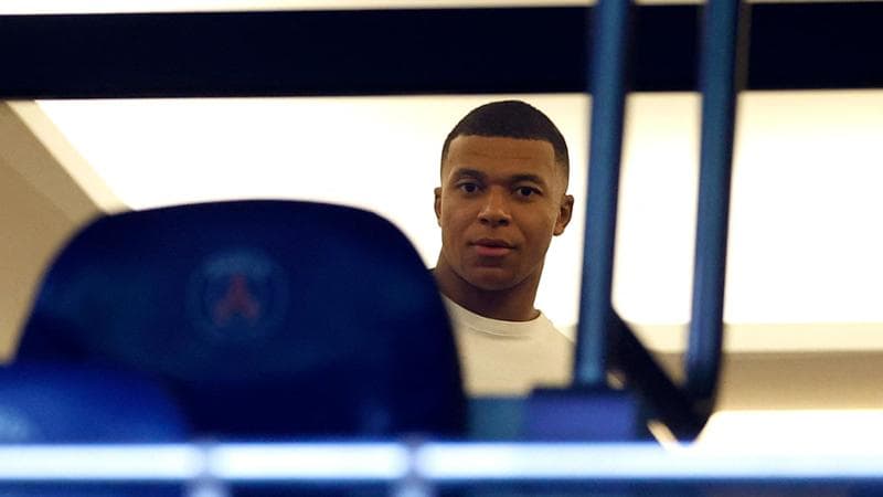 Mbapp&egrave; in tribuna al Parco dei Principi per la sfida tra Psg e Lorient
