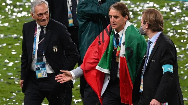 Mancini festeggia la vittoria dell'Italia agli Europei del 2021
