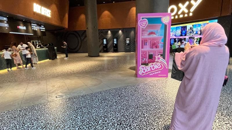 Barbie bandito dai cinema in Algeria: “Attenta alla morale”. Lo scrittore Daoud: “Hanno vinto i barbuti”