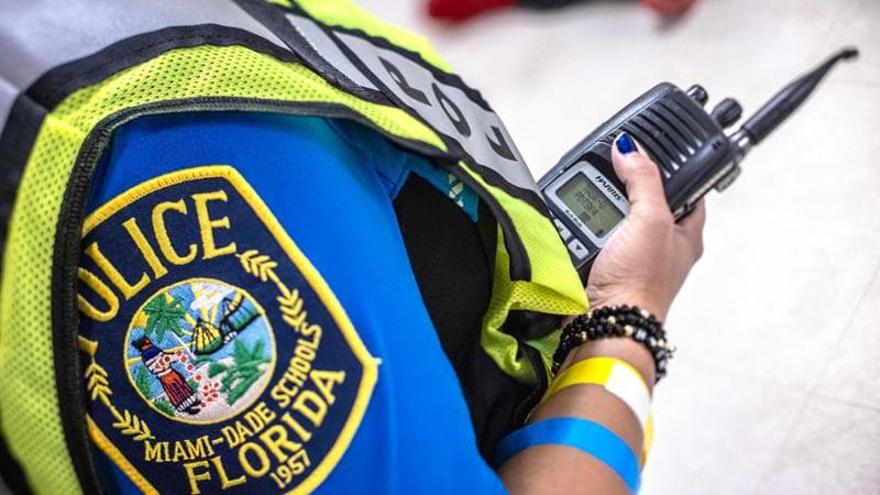 Florida, tragedia in casa: bambino di 9 anni spara accidentalmente e uccide bimbo di 6