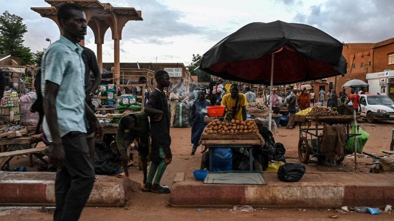 Effetto golpe in Niger, i jihadisti tornano a uccidere: 17 soldati morti in un agguato