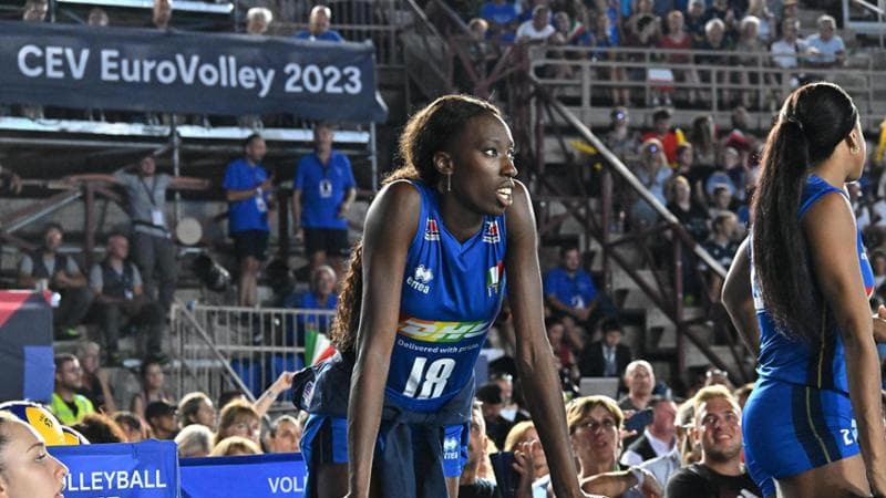 Paola Egonu in panchina a Verona (De Sanctis-Galbiati-Rubin/FIPAV)
