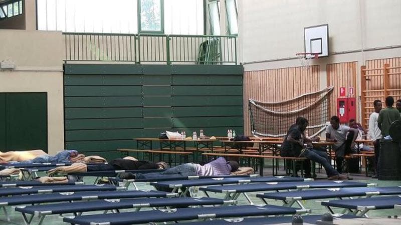 Migranti, accoglienza al collasso: Padova apre le palestre delle scuole