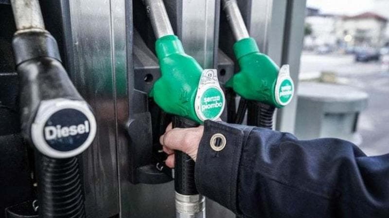 Benzina, la liberalizzazione fallita: ormai non si risparmia nemmeno agli impianti no-logo