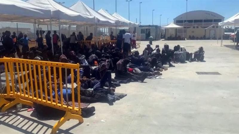 Migranti, mancano anche i bus per i trasferimenti. Altri 300 verso la Toscana, 200 in Veneto