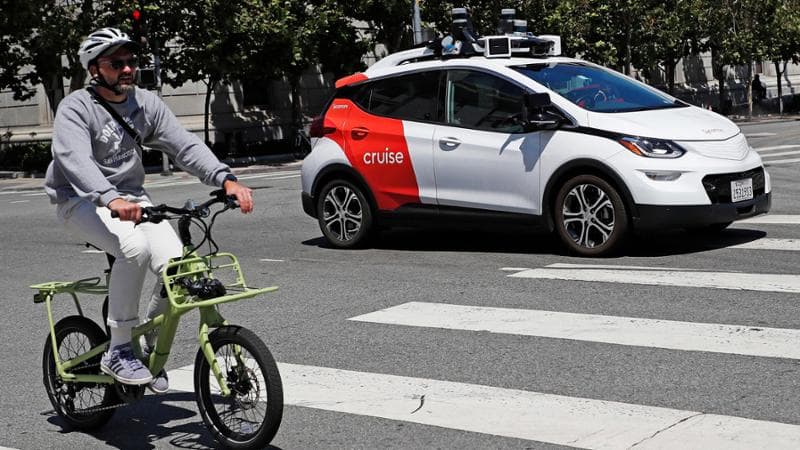 San Francisco non ne può più dei robotaxi. Il loro futuro in discussione dopo uno scontro con i pompieri