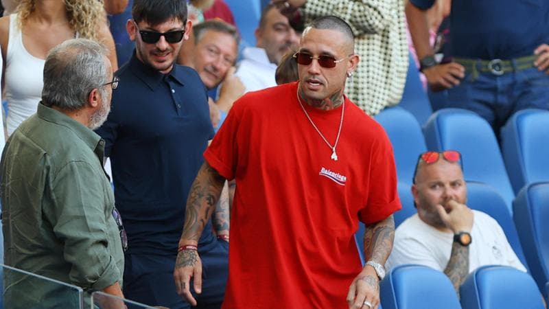 Radja Nainggolan all'Olimpico per assistere a Roma-Salernitana
