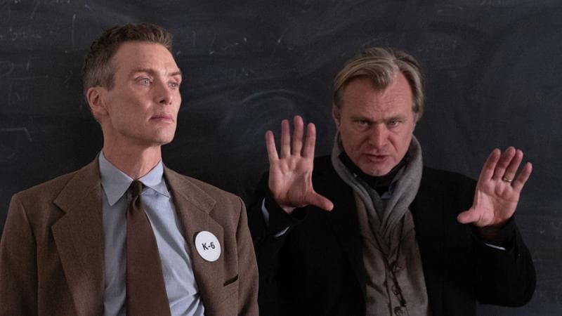 Cillian Murphy nel ruolo di Oppenheimer con Christopher Nolan
