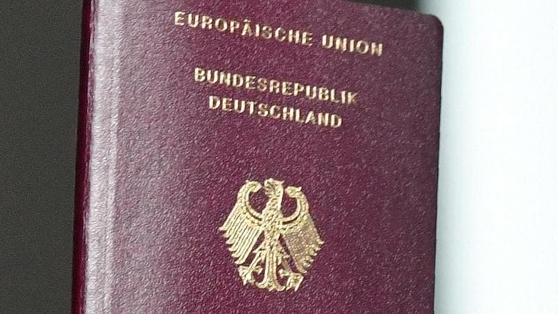 Germania, le due leggi del governo su cittadinanza e transgender per riguadagnare popolarità