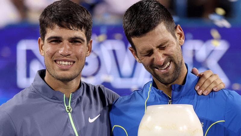 Carlos Alcaraz e Novak Djokovic
