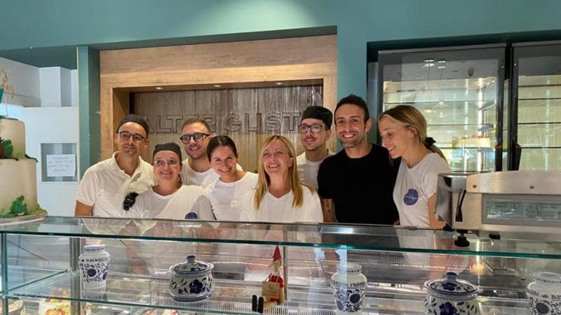 Ceglie Messapica (Brindisi), 24 agosto: Giorgia Meloni in una pasticceria, prima di ripartire per Roma
