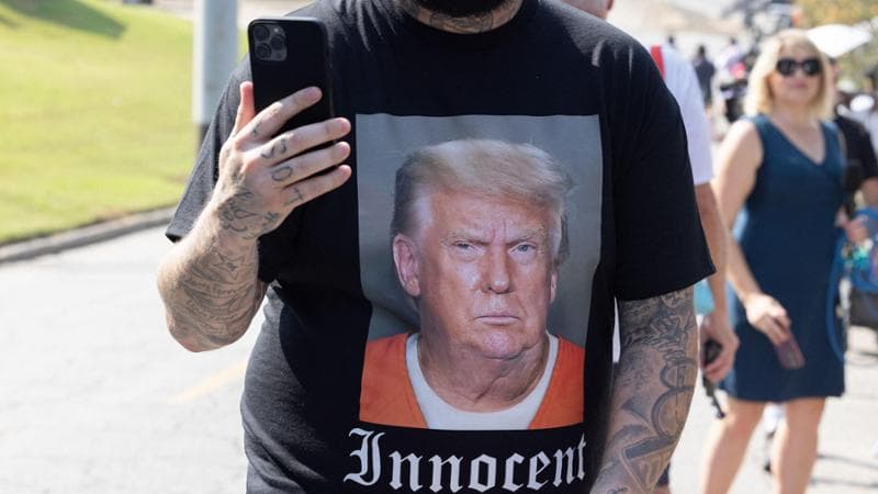 Trump, eccessi e fake news del super populista che cancella la realtà confondendo gli Usa