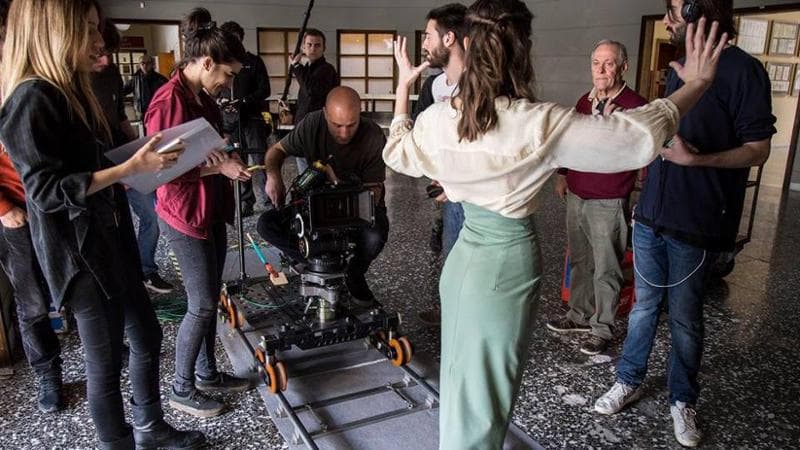 Un momento delle lezioni alla Scuola nazionale di cinema. Sotto, la sede del Centro sperimentale di cinematografia con lo striscione affisso dagli studenti durante l&rsquo;occupazione.&nbsp;Morra click 2017

